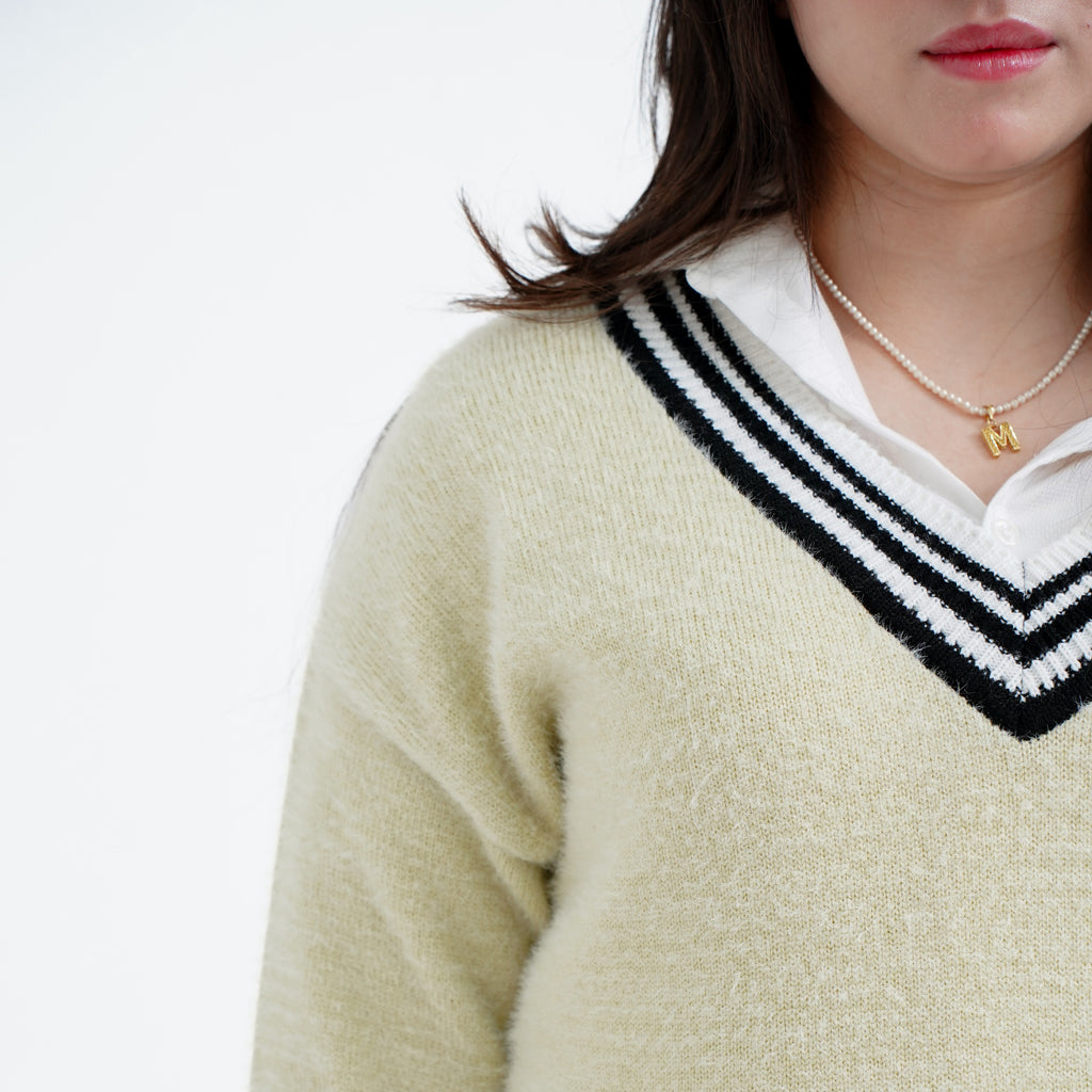 Signature V-neck Sweater