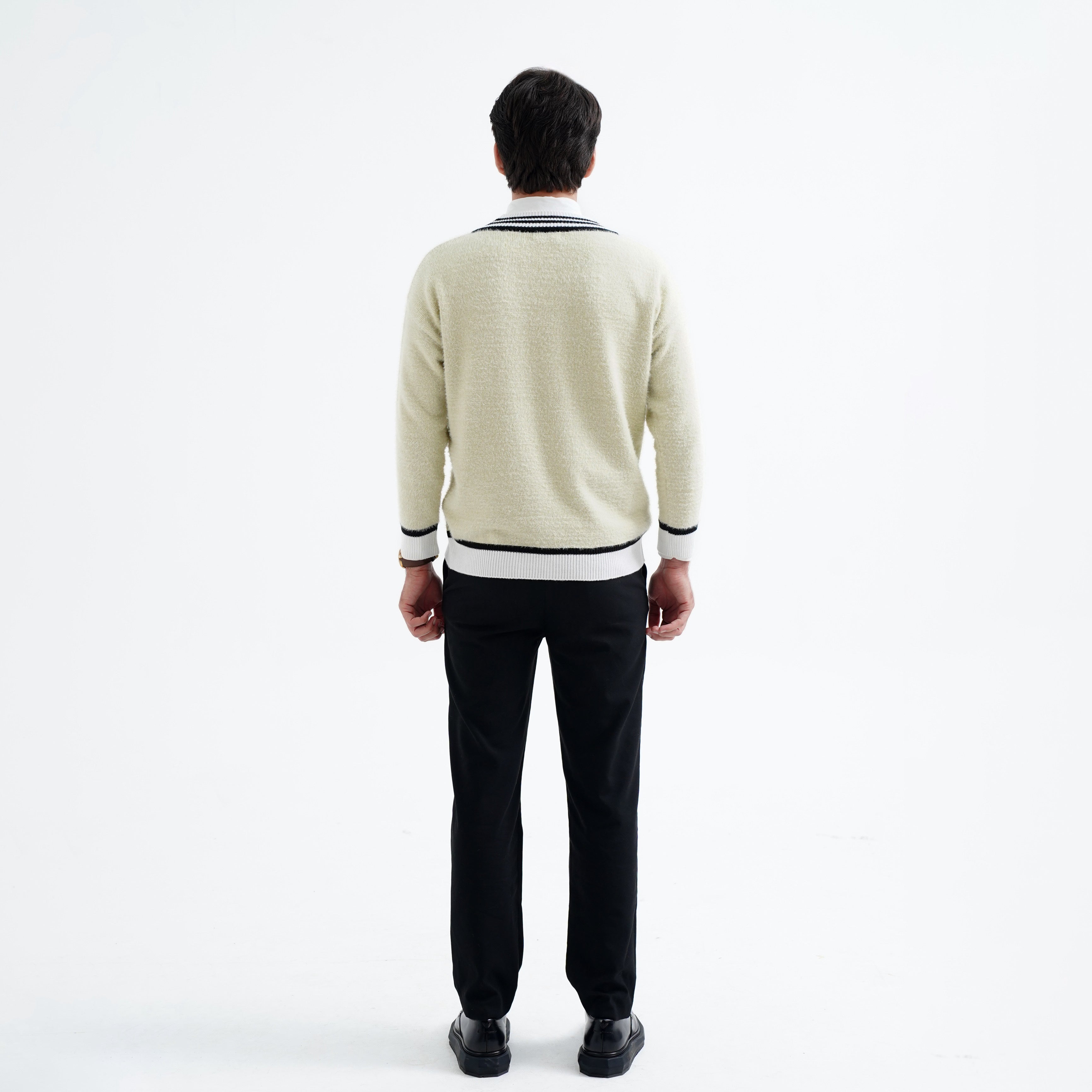 Signature V-neck Sweater