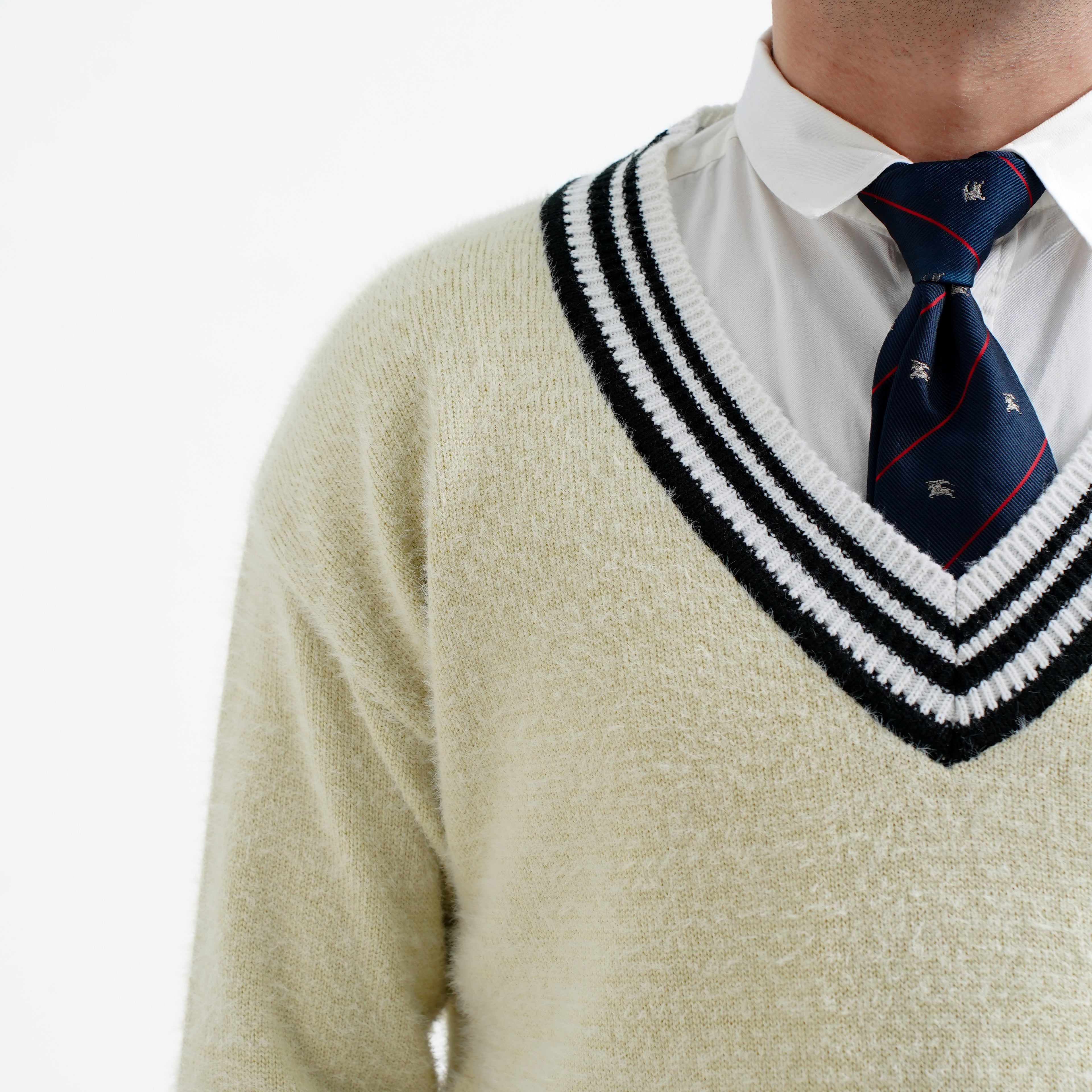 Signature V-neck Sweater